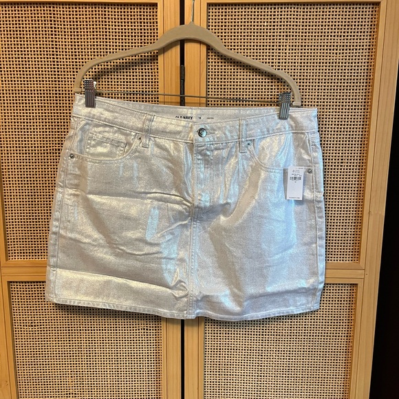 Old Navy Dresses & Skirts - NWT Old Navy Women’s 12 Mid-Rise OG Shine Mini Skirt